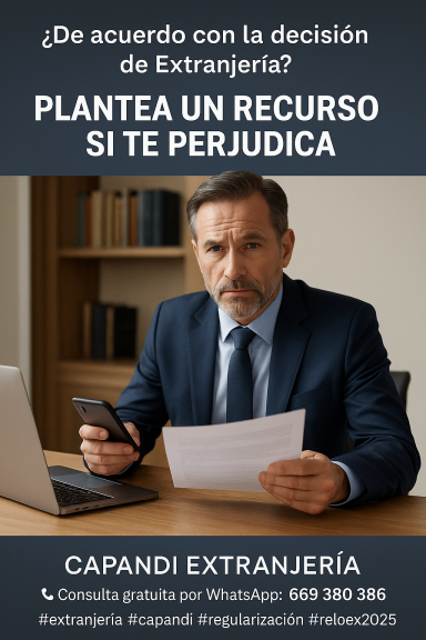 Presentamos recursos legales ante denegaciones de extranjería Abogado revisando expediente para recurso contra resolución negativa