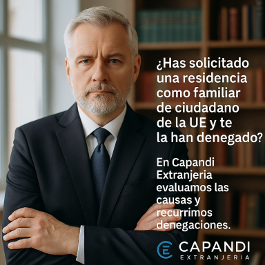 Residencia para familiares de ciudadanos españoles o comunitarios Abogado de extranjería explicando el trámite de residencia como familiar comunitario
